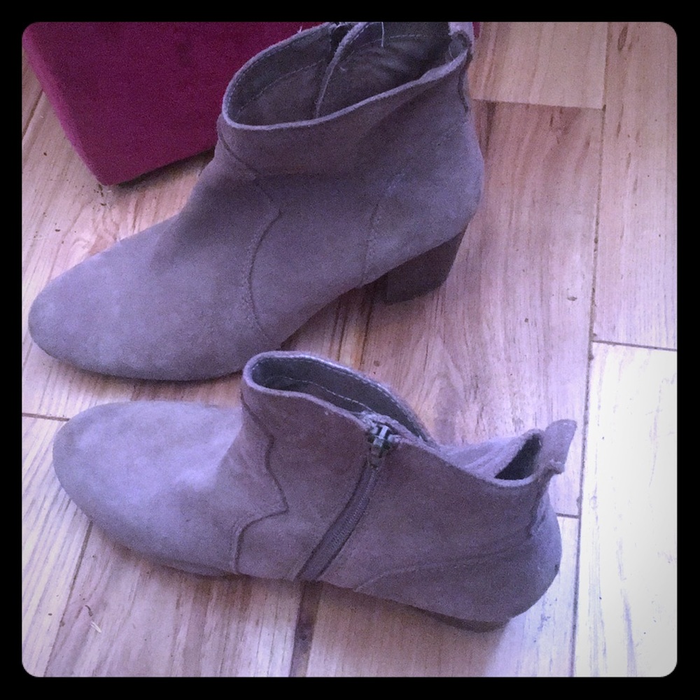 Steve Madden taupe ankle boots